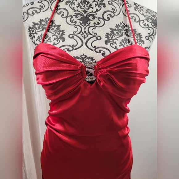 Laura Petite Prom Dress - Picture 7 of 10